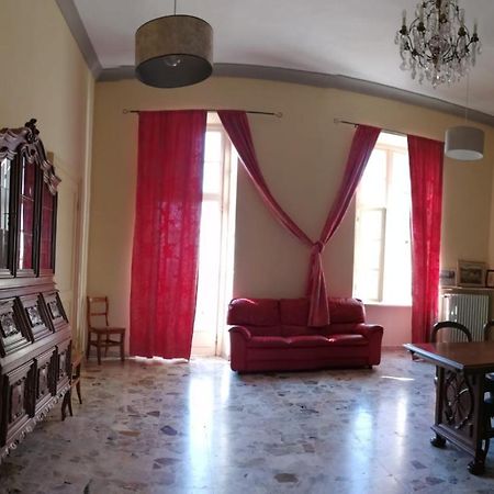 Bed and Breakfast Dimora Castello Dei Conti Trinita  Экстерьер фото
