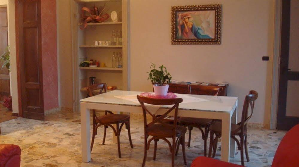 Bed and Breakfast Dimora Castello Dei Conti Trinita  Экстерьер фото