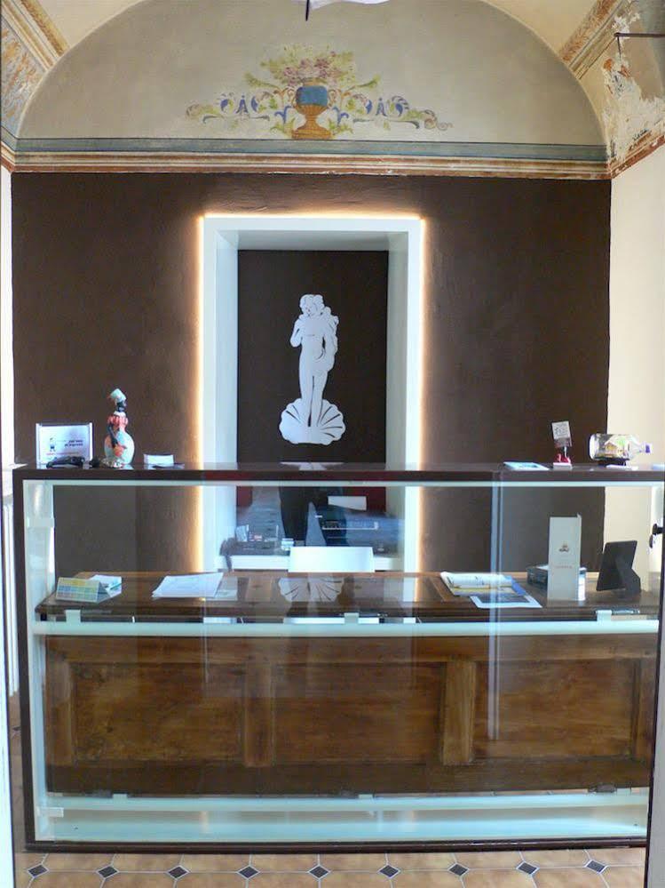 Bed and Breakfast Dimora Castello Dei Conti Trinita  Экстерьер фото