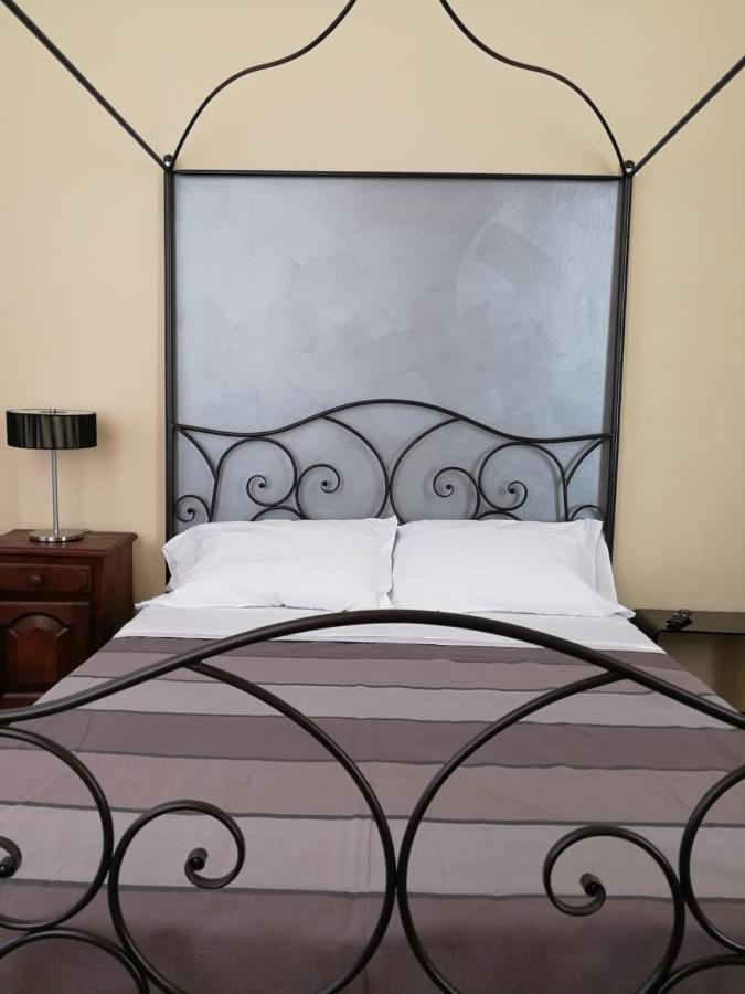 Bed and Breakfast Dimora Castello Dei Conti Trinita  Экстерьер фото