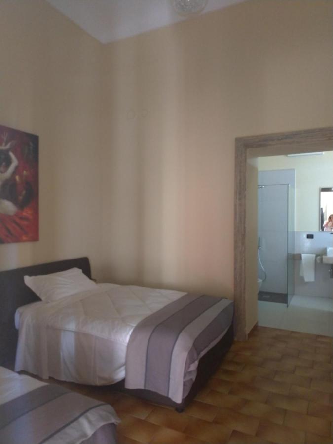 Bed and Breakfast Dimora Castello Dei Conti Trinita  Экстерьер фото
